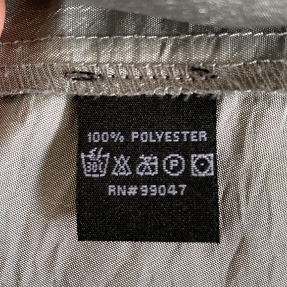 Vintage “Piano” metallic silver button down, 3/4 length sleeves, fitted, pleats - Picture 11 of 14